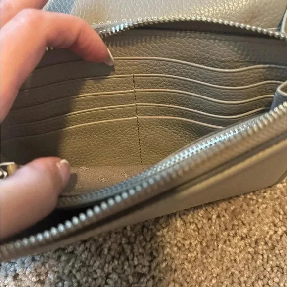 Tory Burch Thea flat crossbody - Picture 6 of 11